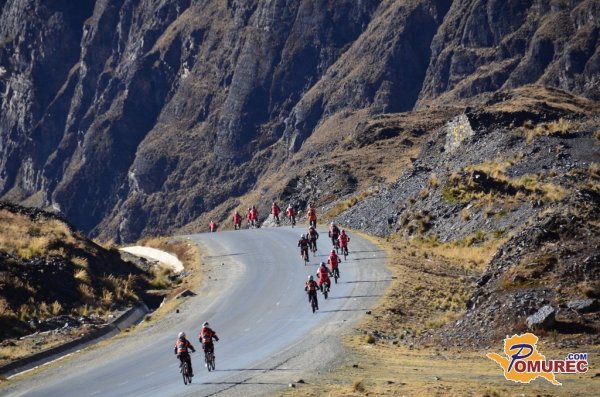 V Boliviji smo se s kolesom spustili po najnevarnejši cesti na svetu